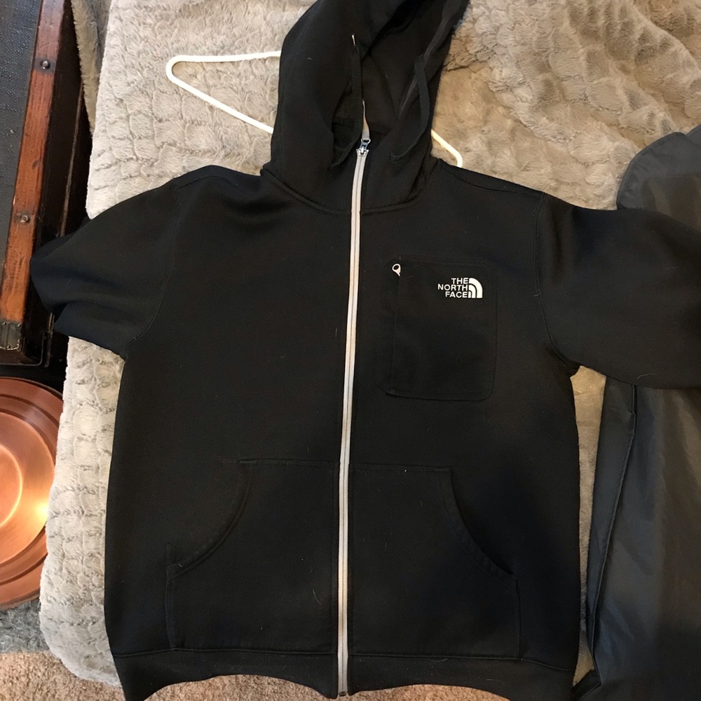 Men’s hooded North Face outdoor sweater